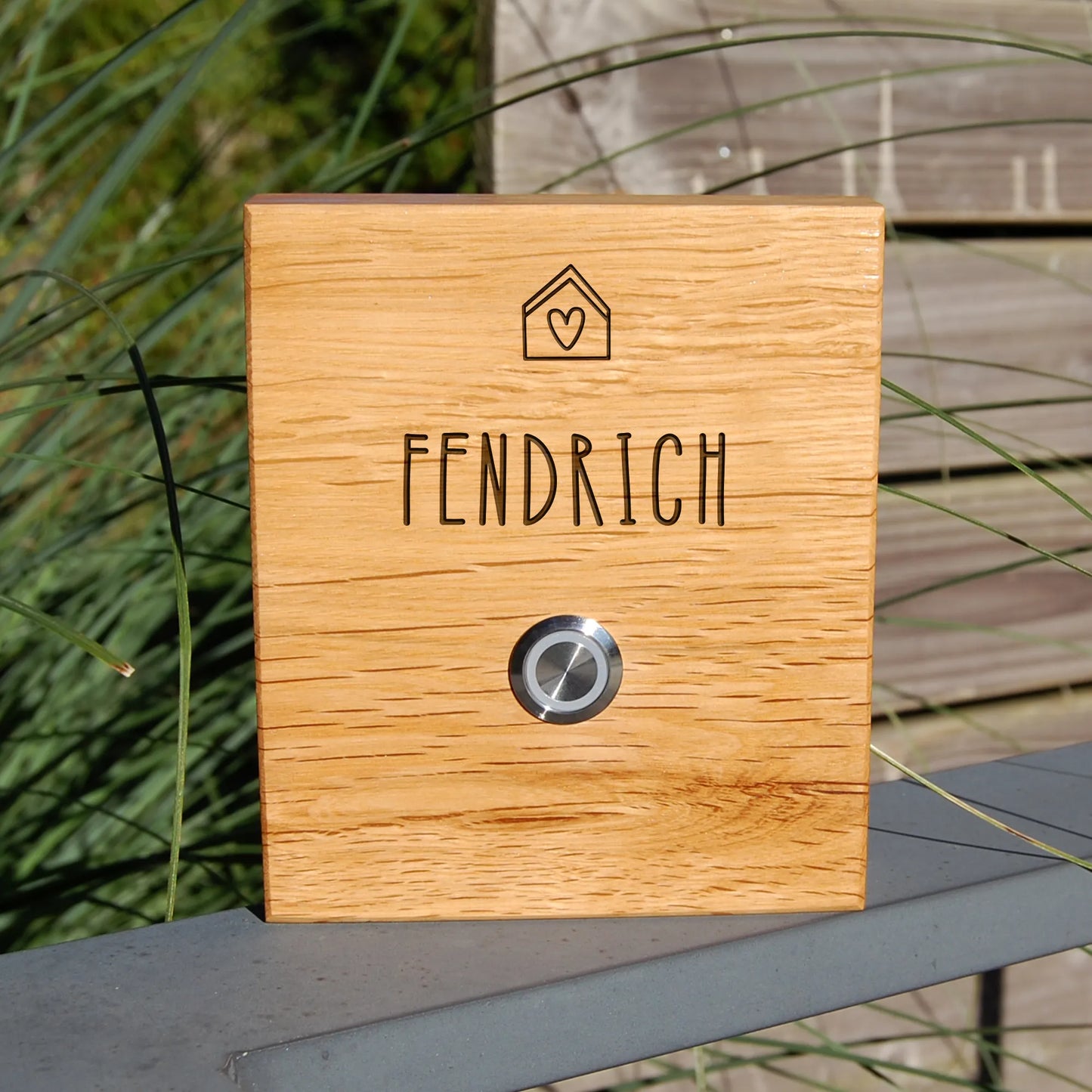 Holz Klingelschild aus Eiche - Motiv HERZ UND HAUS - Jeske Design