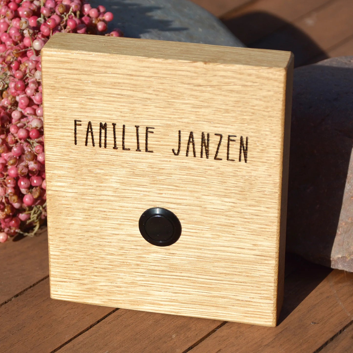 Holz Klingelschild aus Eiche - Motiv HERZ UND HAUS - Jeske Design
