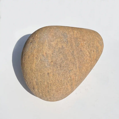 Individueller Naturstein Findling oder Kiesling als Grabstein für Hund oder Katze - Stein Nr A-6 mit verschiedenen Motiven und Schriften zur Auswahl - als Grabschmuck bei Jeske Design