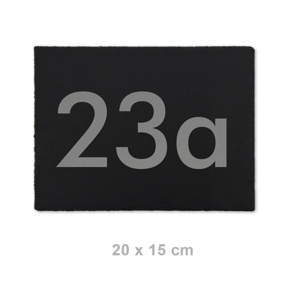Moderne Hausnummer auf Schieferschild - moderne Ziffern - Jeske Design