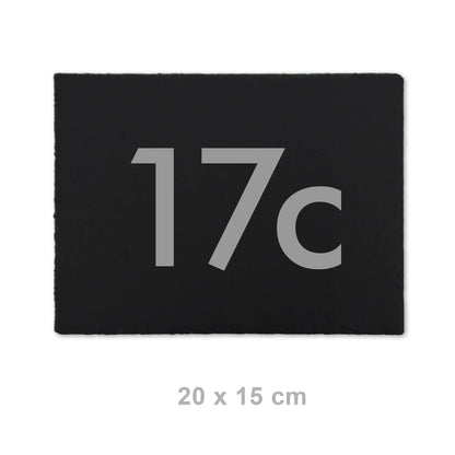Moderne Hausnummer auf Schieferschild - moderne Ziffern - Jeske Design