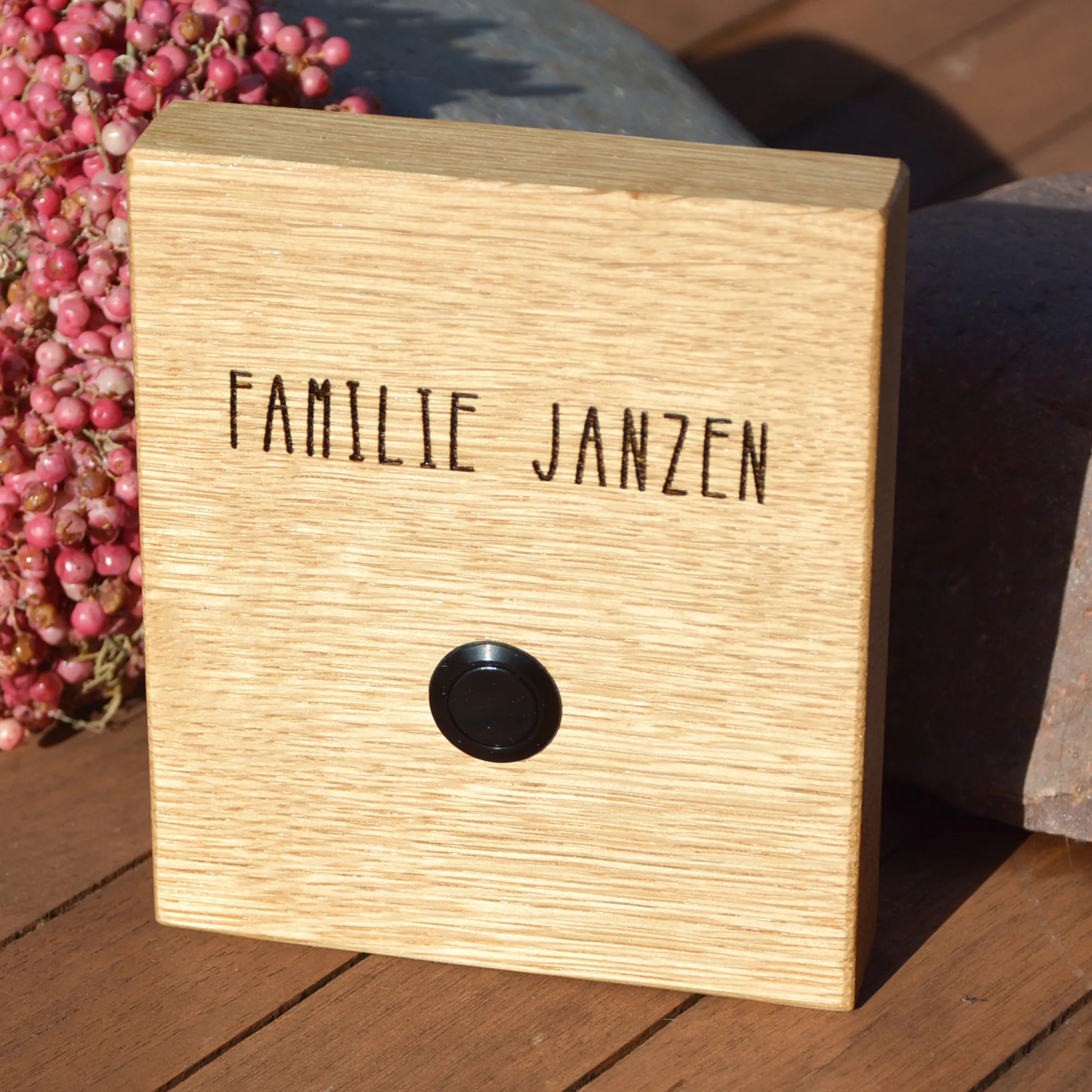 Holz Klingelschild aus Eiche - Motiv HERZ UND HAUS - Jeske Design
