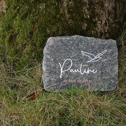 Glatter Gedenkstein aus Granit mit Gravurmotiv MÖWE & Namen