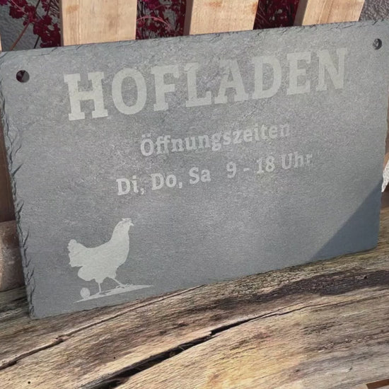 Schieferschild 30 x 20 cm oder 40 x 30 cm mit dem Motiv stilisiertes Hund und Schriftzug z.B. Hofladen oder Eierverkauf mit Öffnungszeiten als Hofladenschild oder Öffnungszeitenschild für den landwirtschaftlichen Verkauf. Dekoratives Schild indviduell anpassbar.