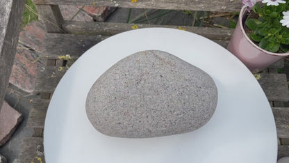 Naturstein als Grabstein für Hund oder Katze - mit Schriftwahl und Wunschmotiv - optional mit Gravur in Farbe für den besseren Kontrast - verschiedene Größen - Hier Stein Nummer D-1